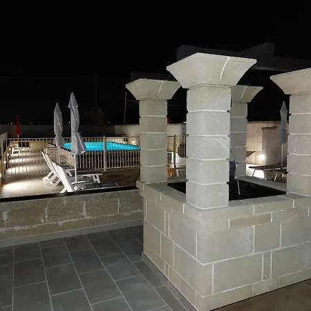 Silvia Luxury Aparthotel *